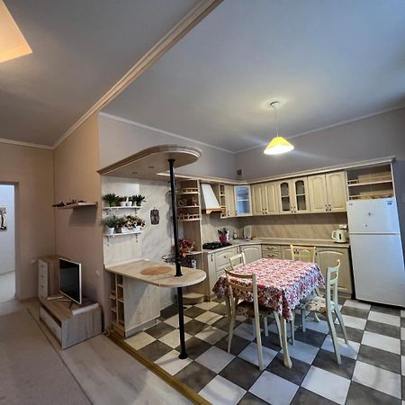 Apartment On Baseinaya Street 13 Kiev Ngoại thất bức ảnh